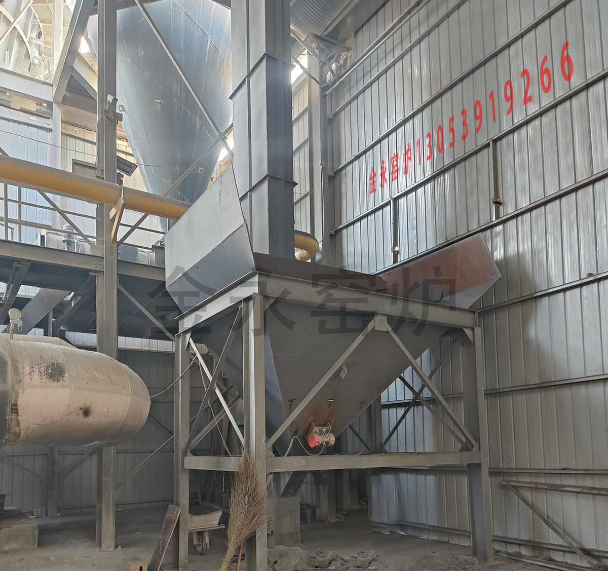 NE提升機(jī)及進(jìn)料倉